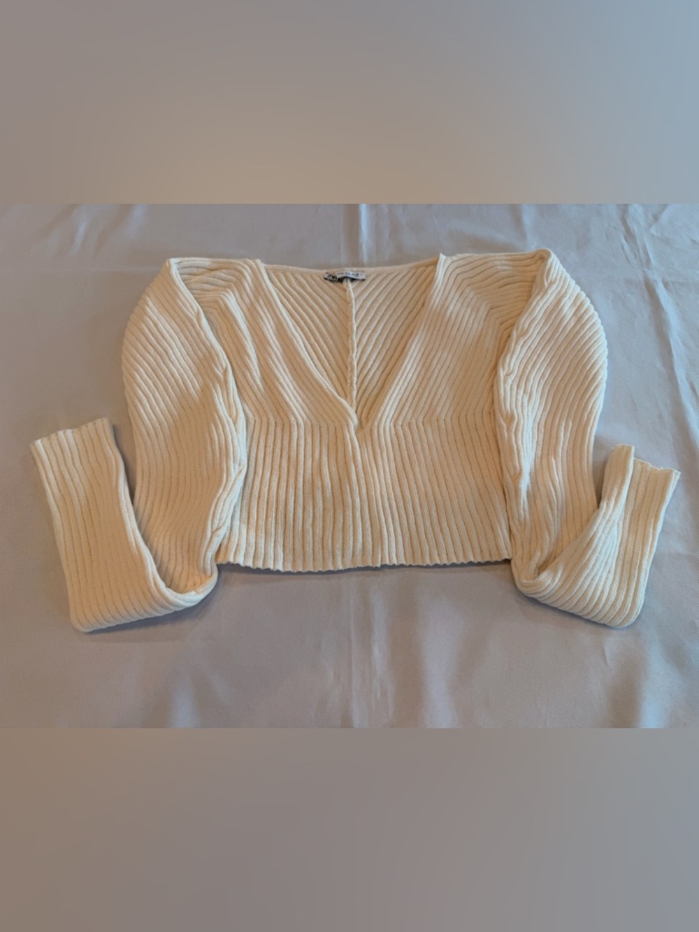 Zara Cream Ribbed Cropped V-Neck Sweater Size Medium